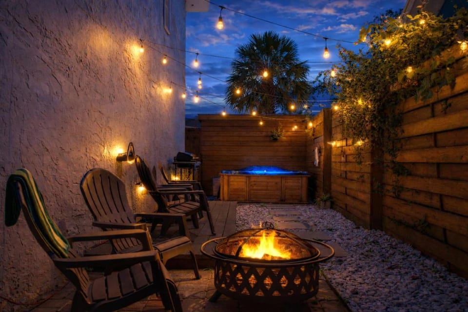 Beach house|Hot Tub, DT 7min, Games & Fenced Patio House in Saint Augustine