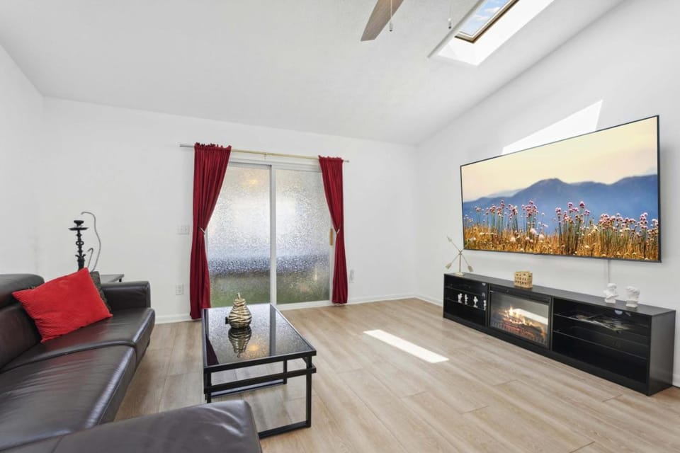 Beach house|Hot Tub, DT 7min, Games & Fenced Patio House in Saint Augustine