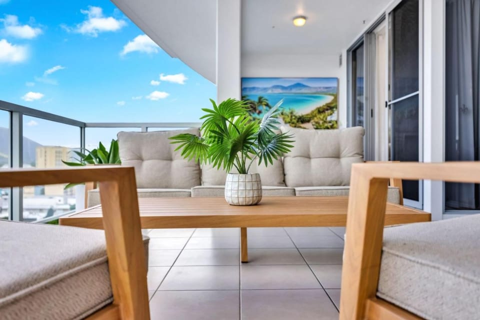 Day, Balcony/Terrace, Seating area