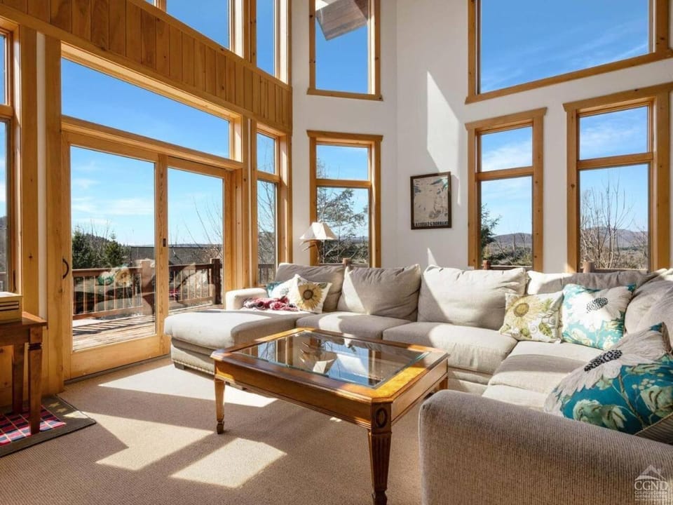 Luxury Windham 8BR Lodge House in Windham