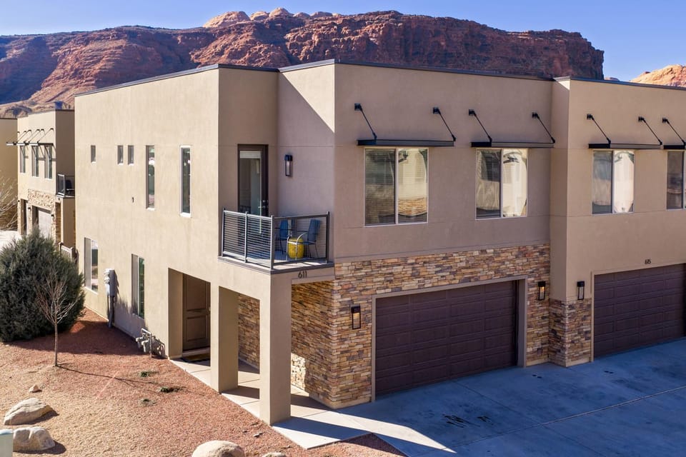 Property building, Day, Mountain view