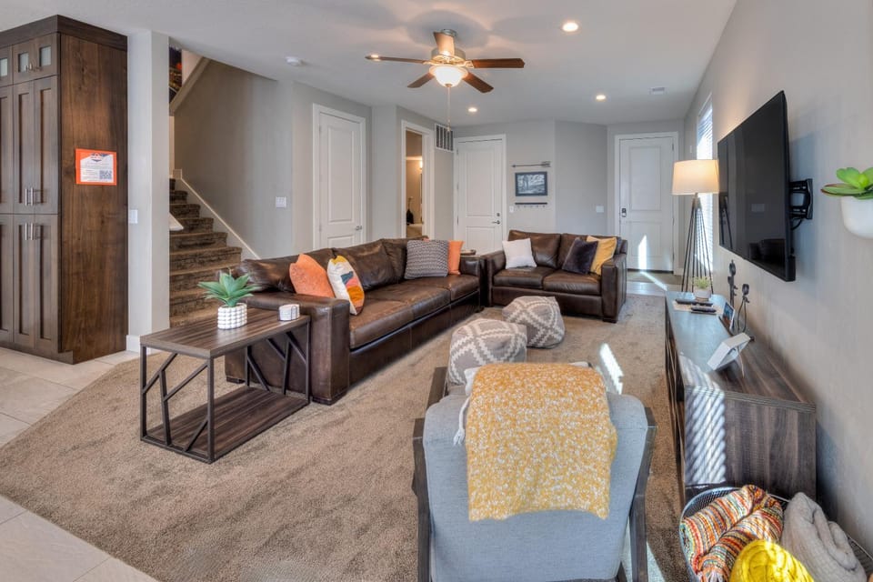 Living room, Seating area, Evening entertainment