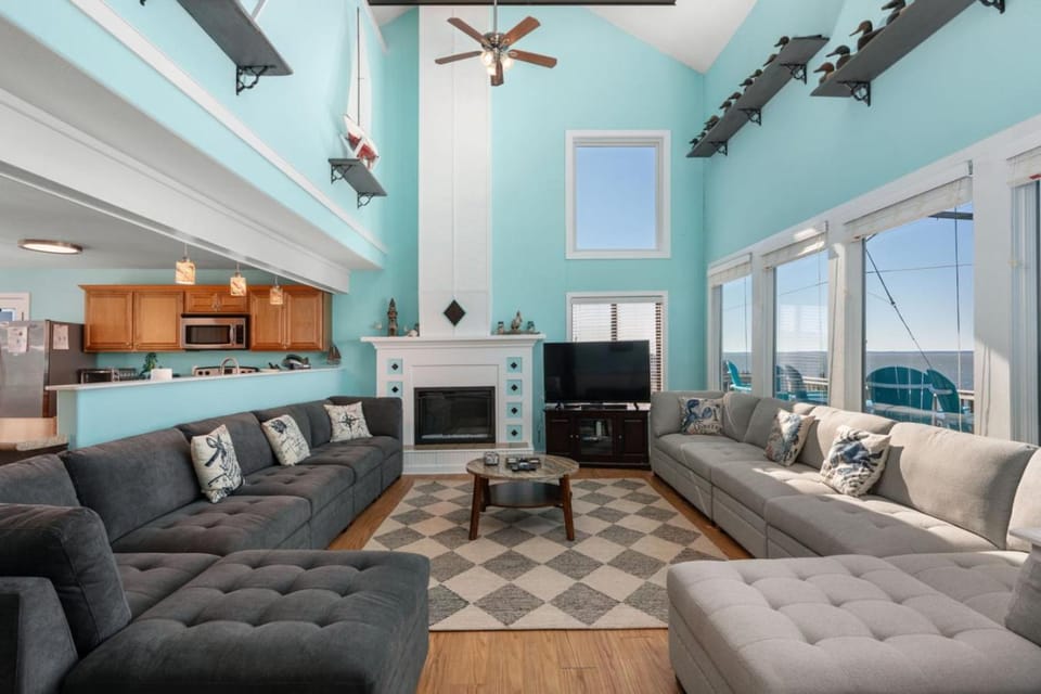 TV and multimedia, Living room, Seating area, fireplace