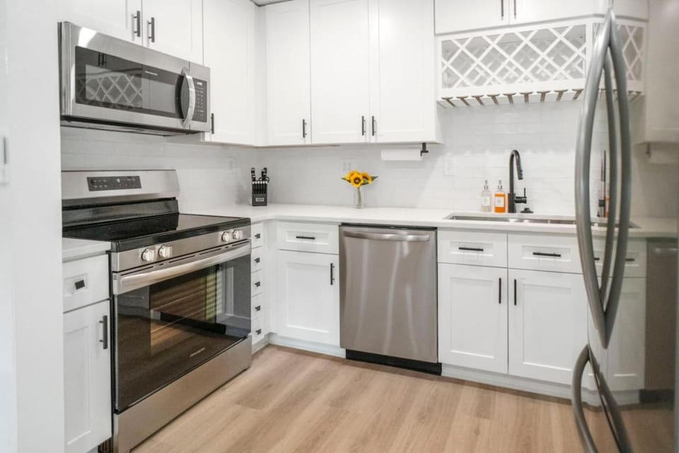 Kitchen or kitchenette, oven