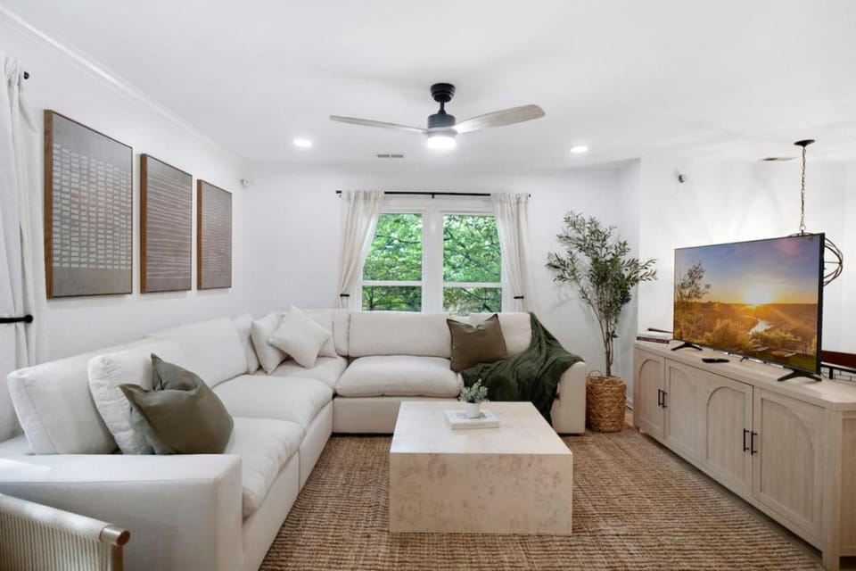 TV and multimedia, Living room, Seating area