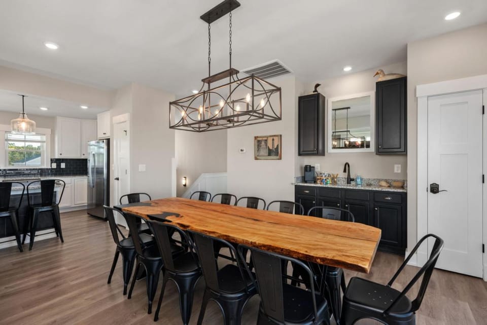 Kitchen or kitchenette, Living room, Seating area, Dining area, dishwasher, minibar, oven, pet friendly, stove