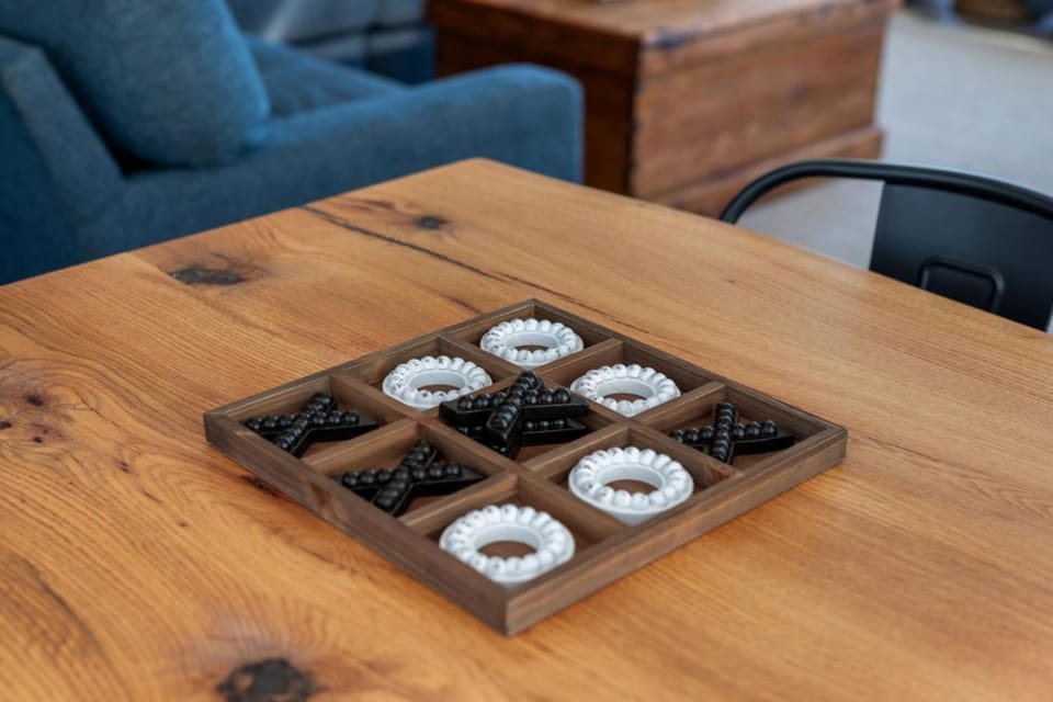 Living room, Food and drinks, Seating area, Food