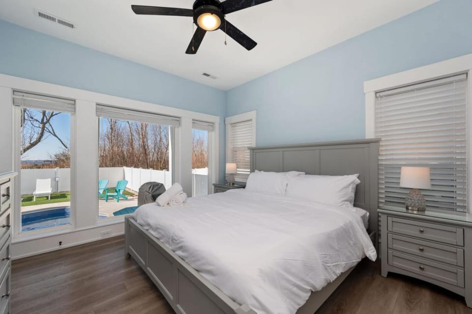 Bed, Photo of the whole room, Bedroom, fireplace