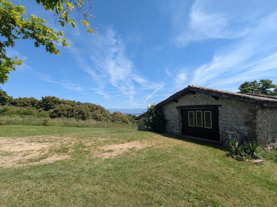 Dojo avec gîte tout confort dans nature ardéchoise House in Provence