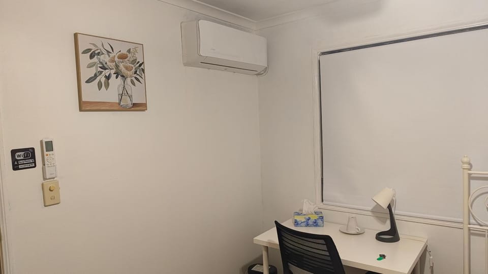 Bedroom, air conditioner