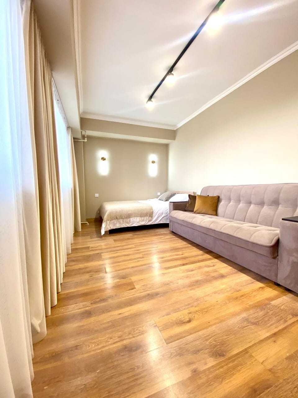 3 room Dostyk Plaza Apartment in Almaty