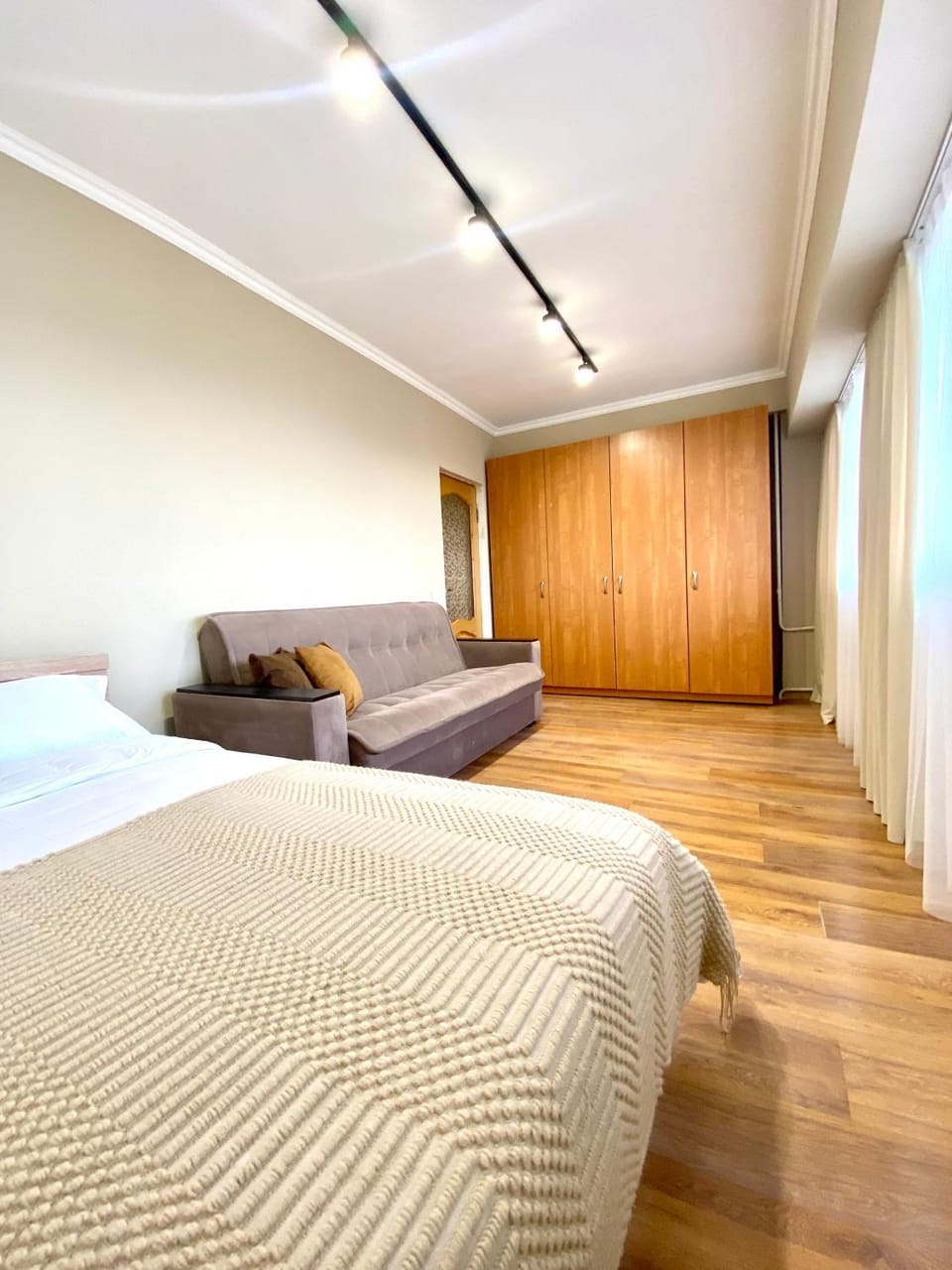 3 room Dostyk Plaza Apartment in Almaty