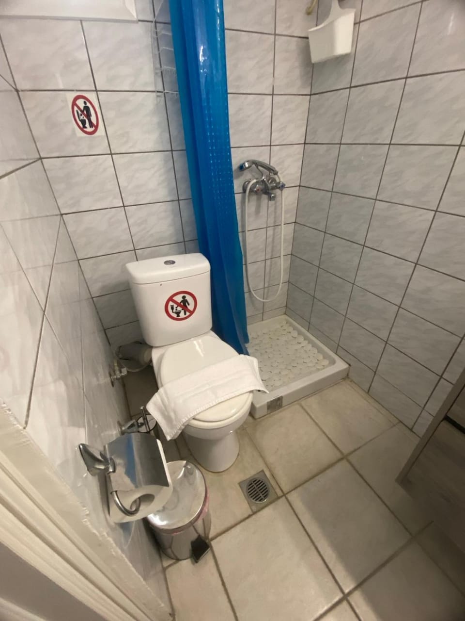 Shower, Toilet