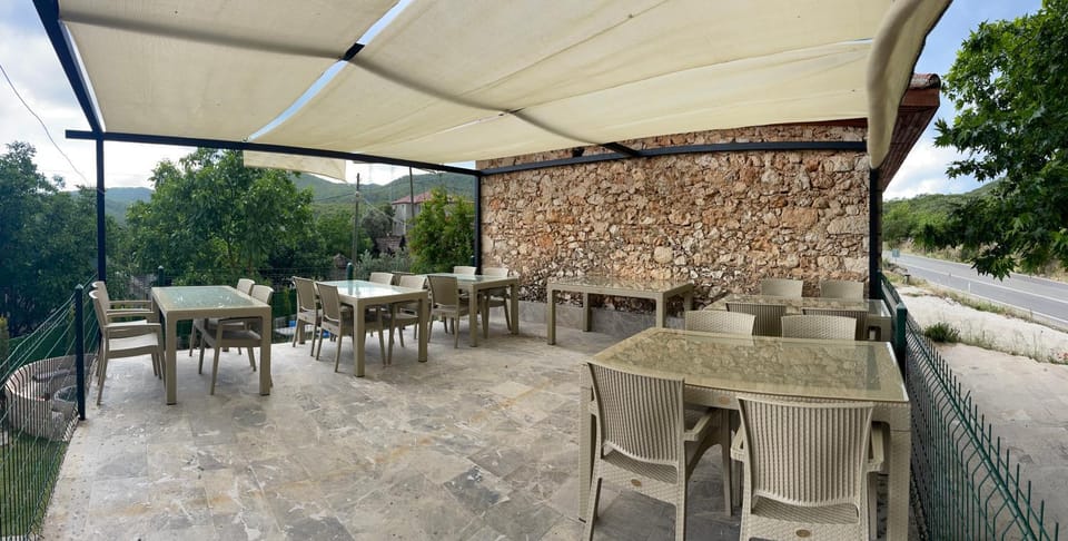 Patio, Restaurant/places to eat, Balcony/Terrace