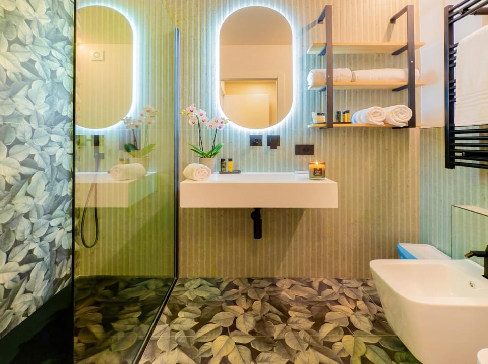 Shower, Toilet, Bathroom, towels