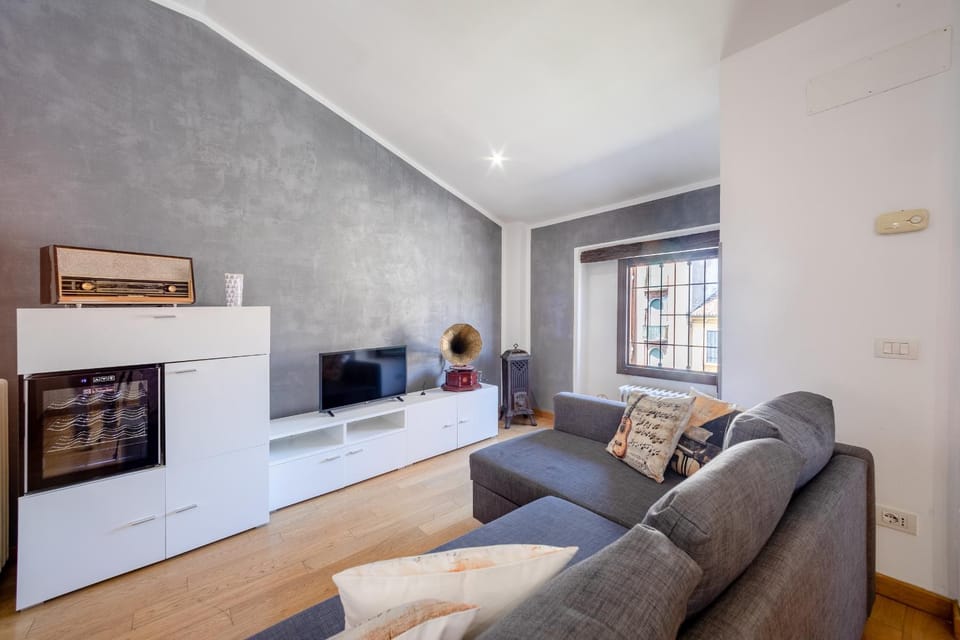 Communal lounge/ TV room, TV and multimedia, View (from property/room), Living room, Decorative detail, Evening entertainment, flat iron, minibar