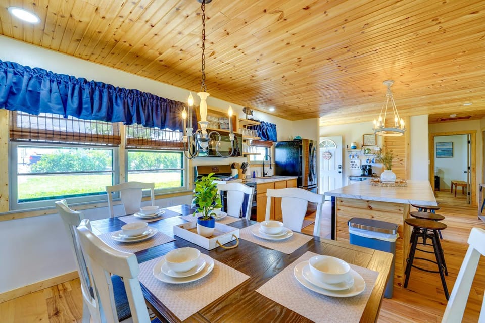 Near Table Rock Lake: Family Home w/ Deck & Views House in Table Rock Lake