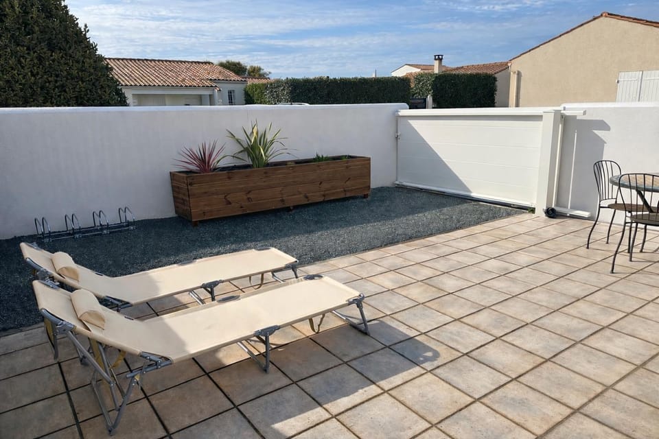 Maison La Luzala 2 bedrooms beach and port within walking distance House in Nouvelle-Aquitaine