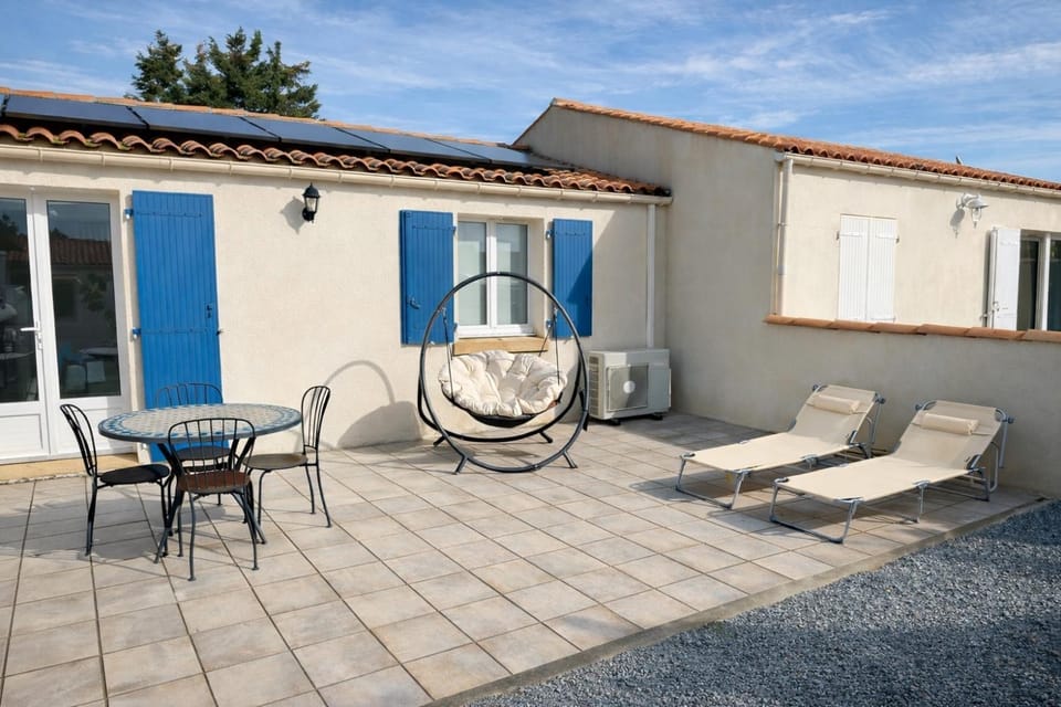 Maison La Luzala 2 bedrooms beach and port within walking distance House in Nouvelle-Aquitaine