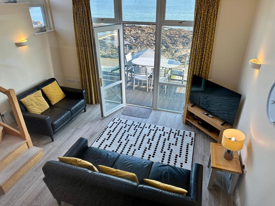 Coastal Retreat in Westward Ho! - 2 Bedrooms, Sea Views & Terrace House in Westward Ho