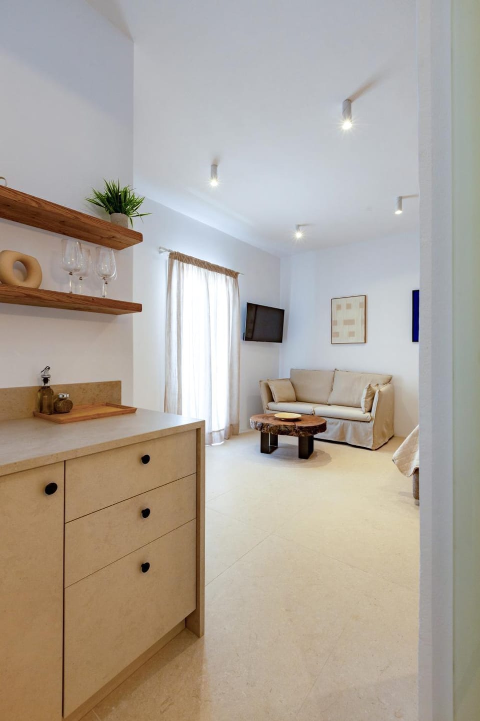 Kyma & Anemos Suites Apartment in Naousa