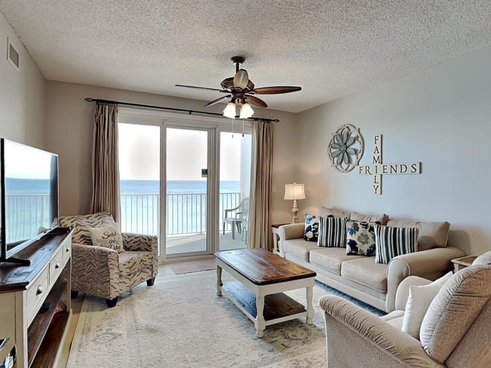 TV and multimedia, Balcony/Terrace, Living room, Seating area, Sea view, furniture