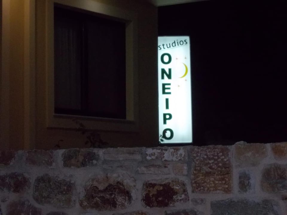 Communal lounge/ TV room, Balcony/Terrace, Lounge or bar, Pets