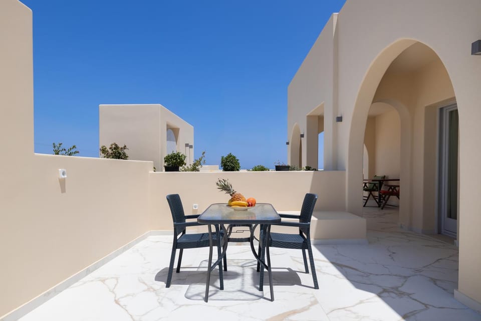 Day, Balcony/Terrace, Seating area, Dining area