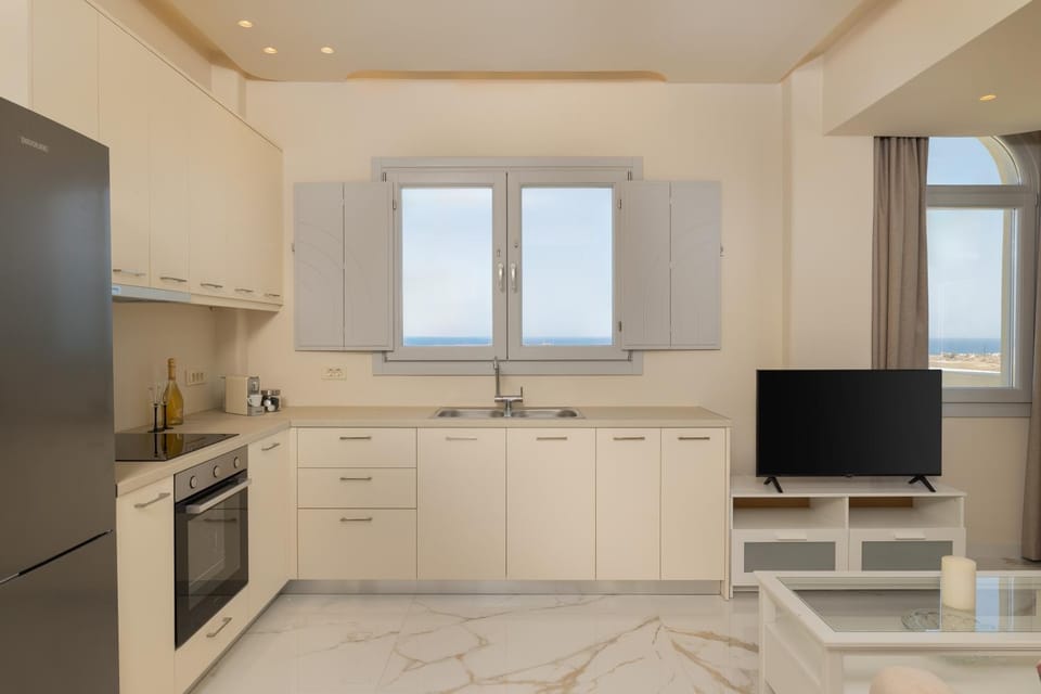 TV and multimedia, Kitchen or kitchenette, oven, stove