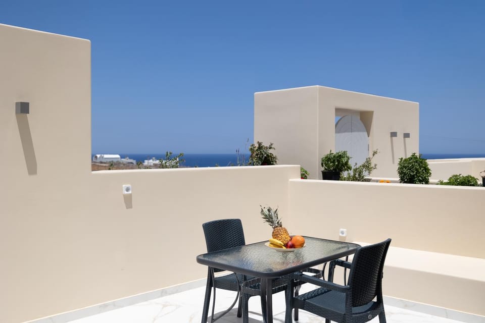 Property building, Patio, Day, Natural landscape, View (from property/room), Balcony/Terrace, Seating area, Dining area, Sea view