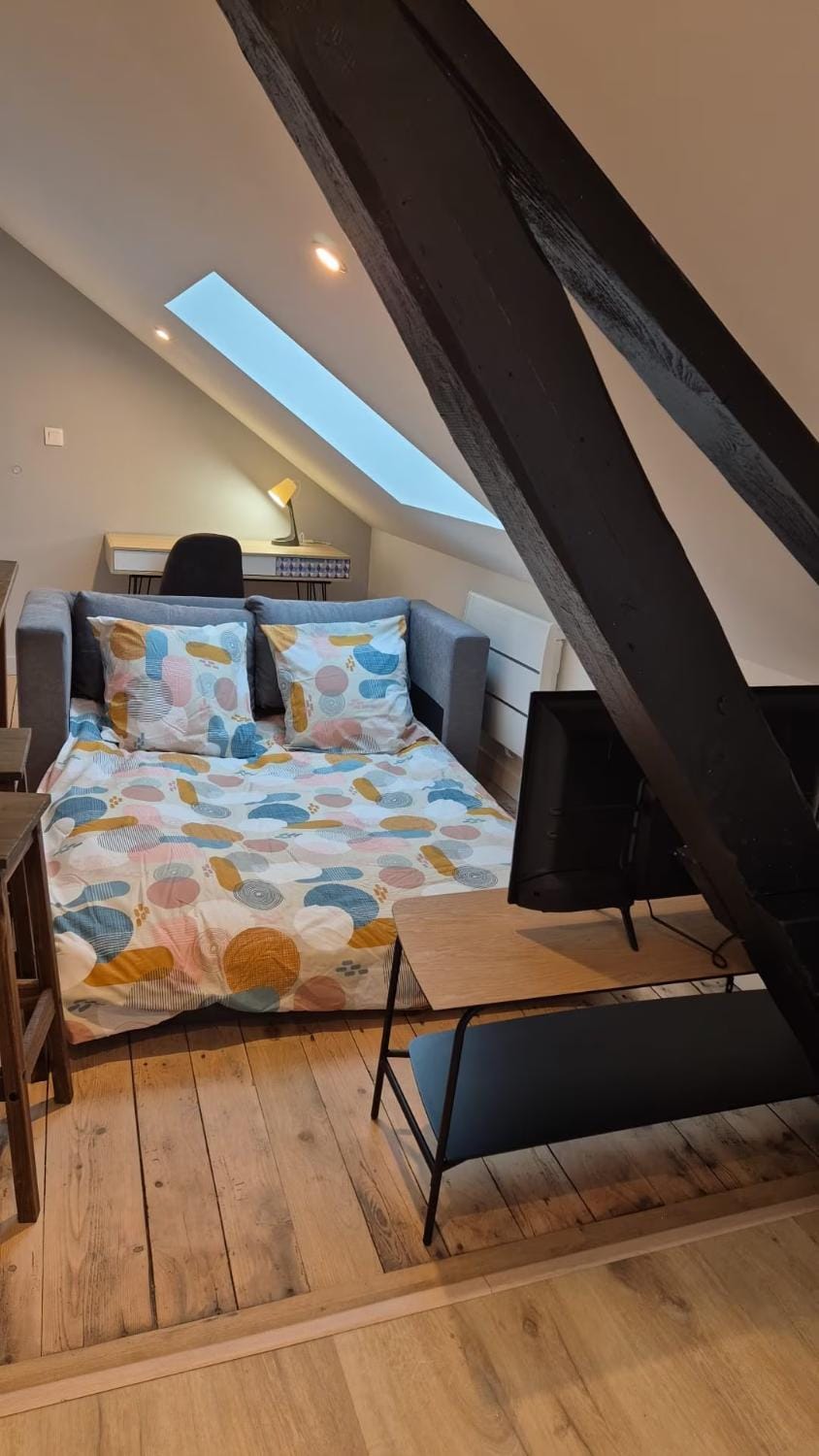 TV and multimedia, Photo of the whole room, Bedroom