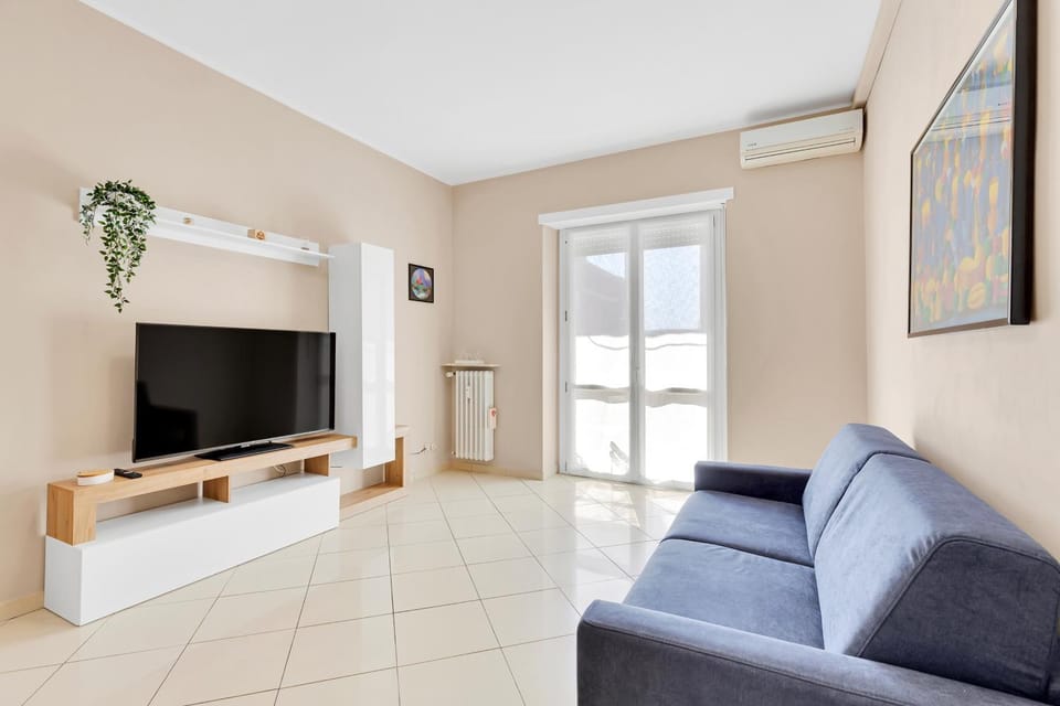 Communal lounge/ TV room, Living room, Seating area, air conditioner