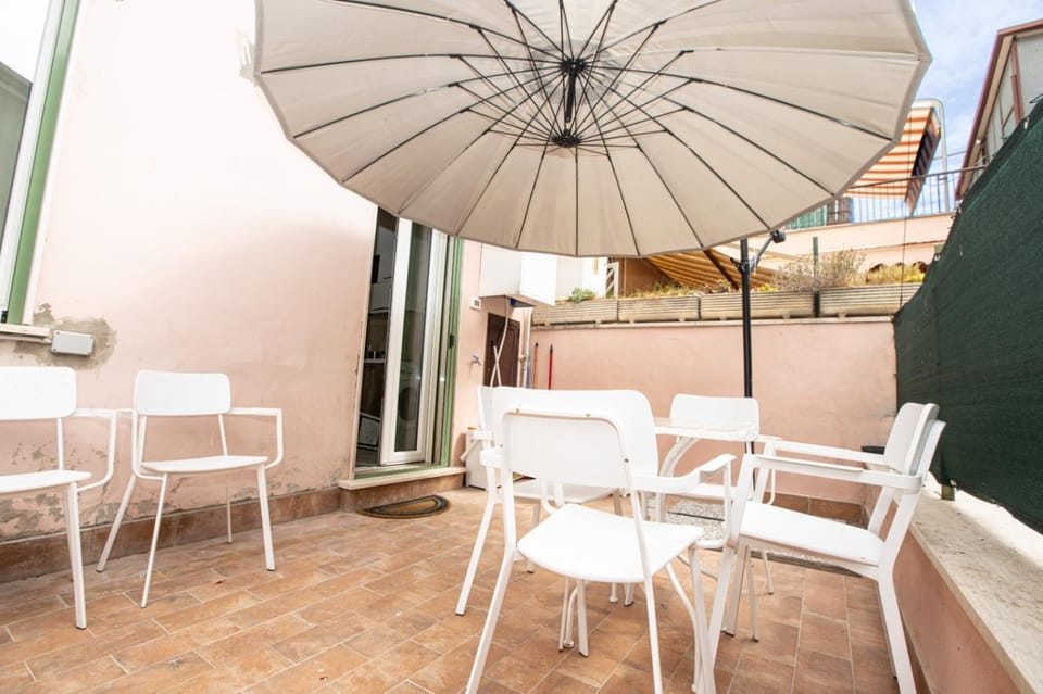 Property building, Patio, Balcony/Terrace, Balcony/Terrace, Dining area