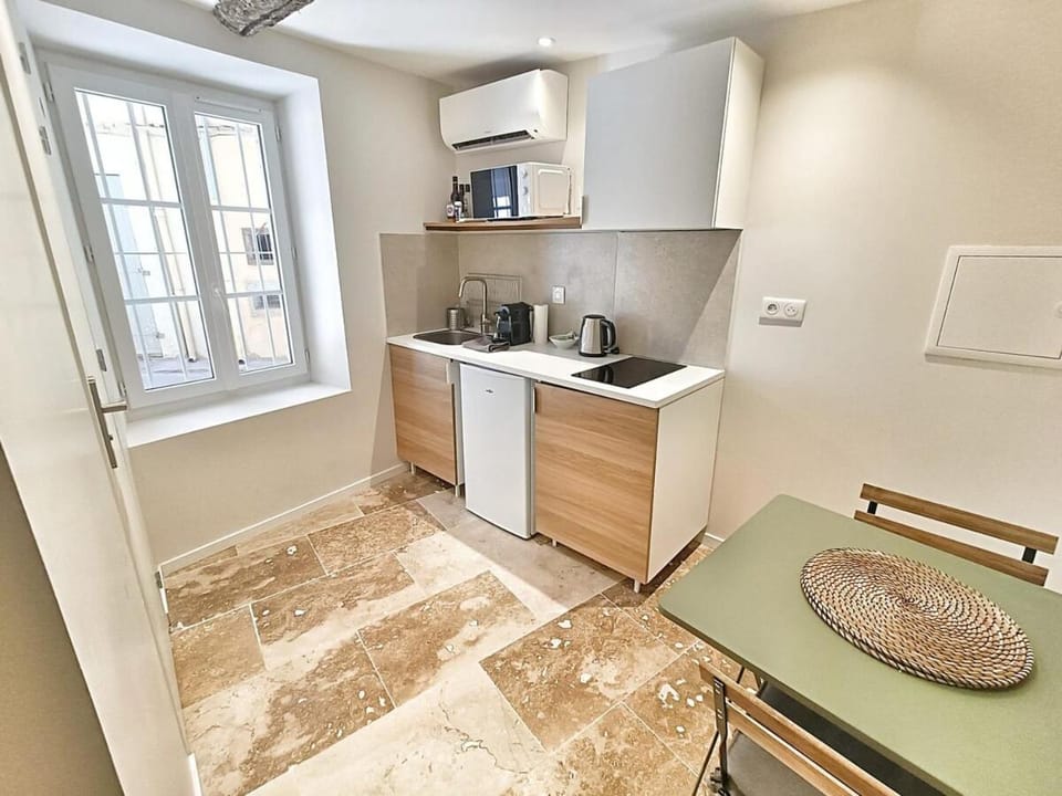 Kitchen or kitchenette, stove