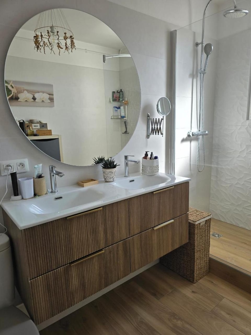 Charmante chambre chez l'habitant pour 2 personnes- parking couvert Vacation rental in Le Mans