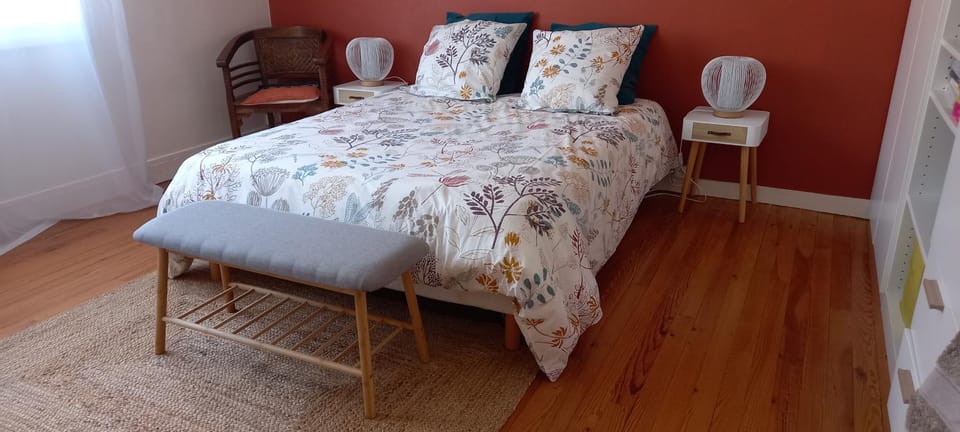 Charmante chambre chez l'habitant pour 2 personnes- parking couvert Vacation rental in Le Mans