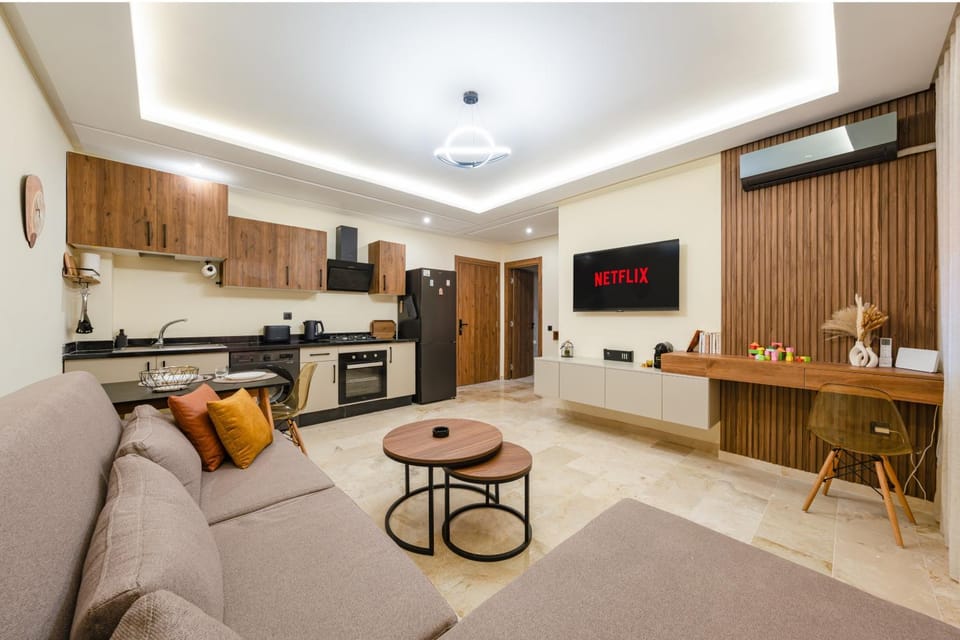 TV and multimedia, Coffee/tea facilities, Kitchen or kitchenette, Living room, Seating area, Dining area, oven, stove, toaster