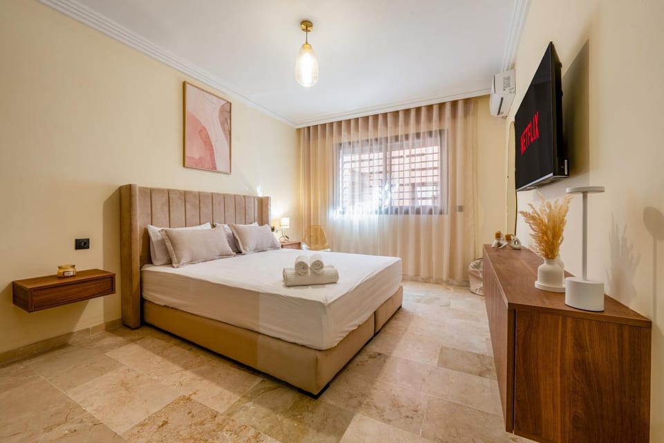 Bed, TV and multimedia, Photo of the whole room