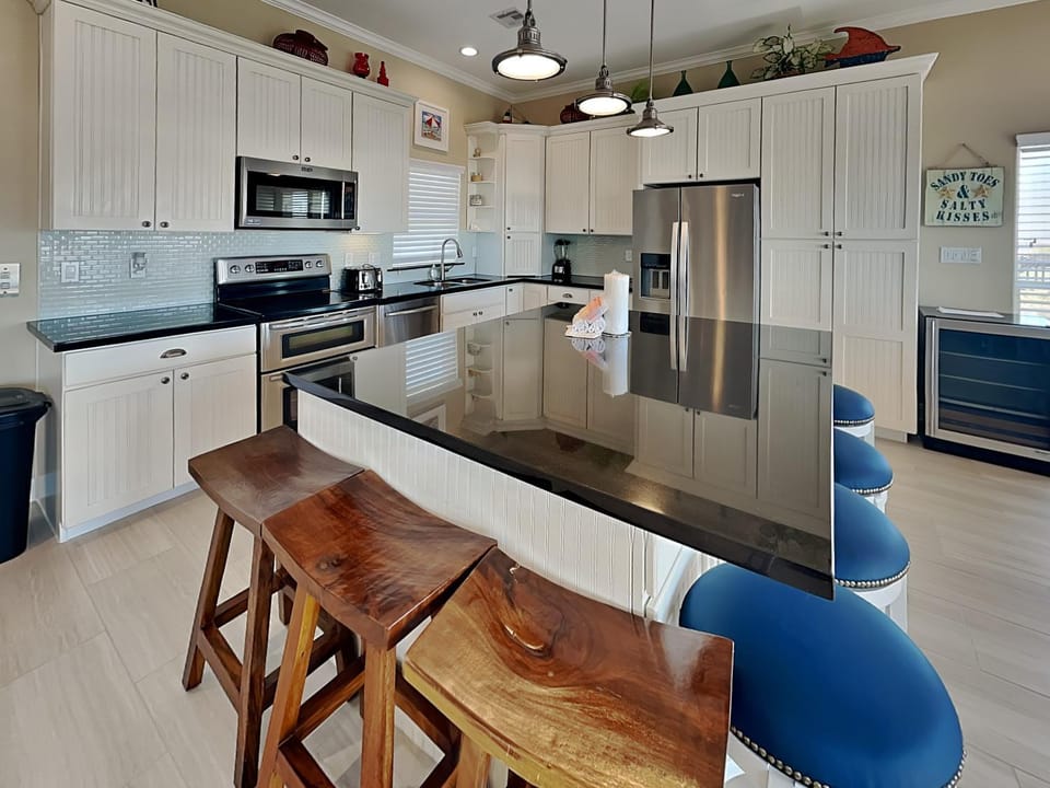 Kitchen or kitchenette, Seating area, furniture, microwave, oven, stove