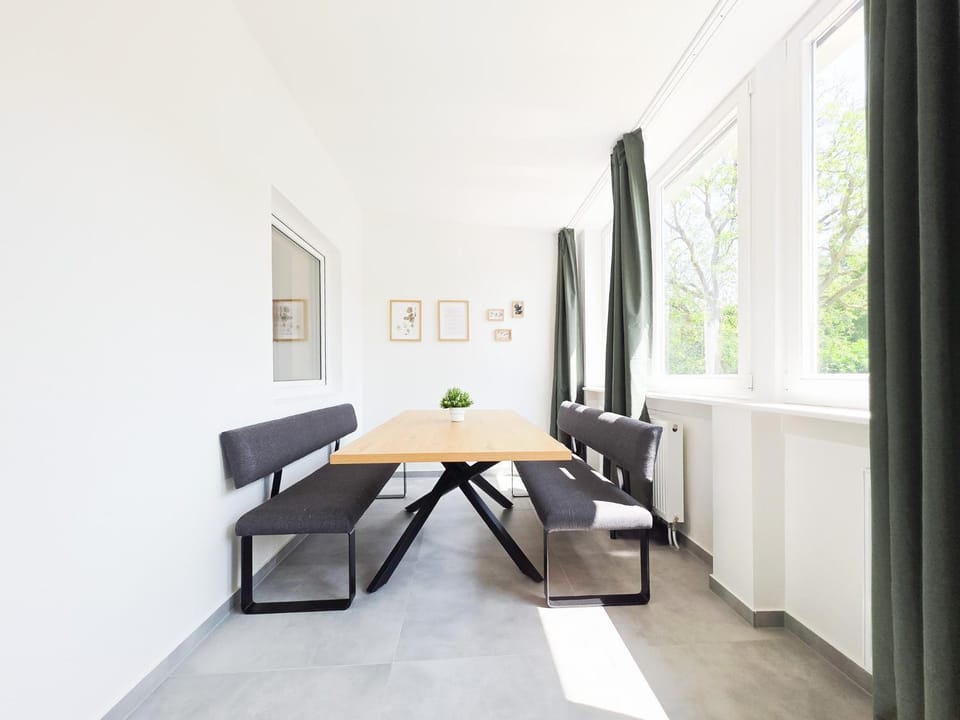 Seating area, Dining area