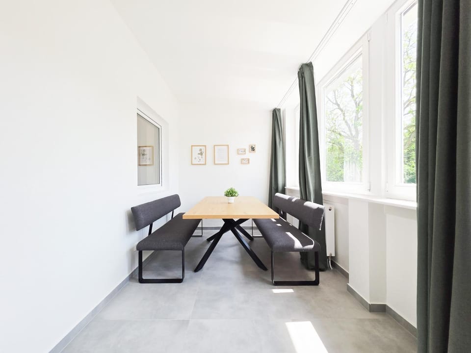 Seating area, Dining area