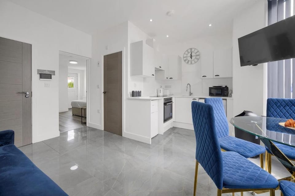 TV and multimedia, Kitchen or kitchenette, Seating area, Dining area