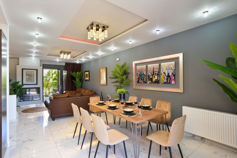 Living room, Seating area, Dining area