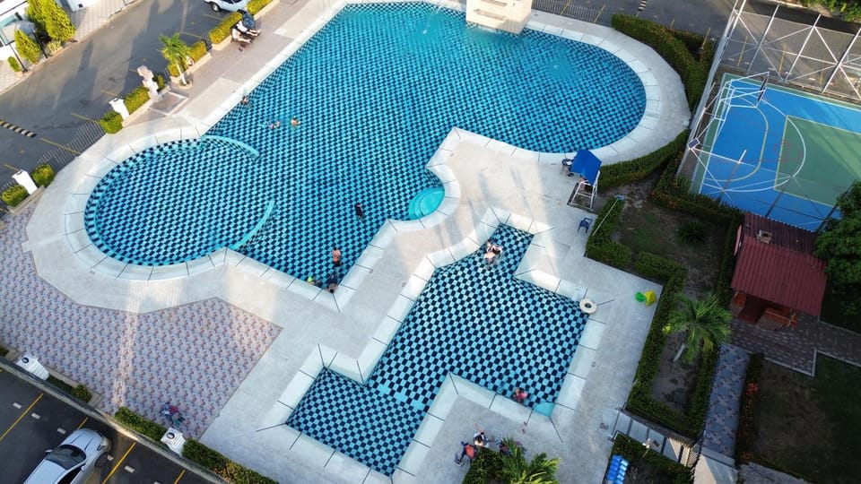 Bird's eye view, Swimming pool