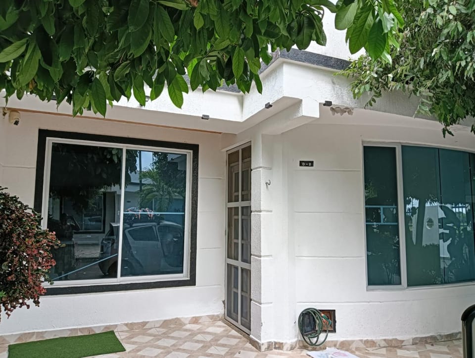 Facade/entrance