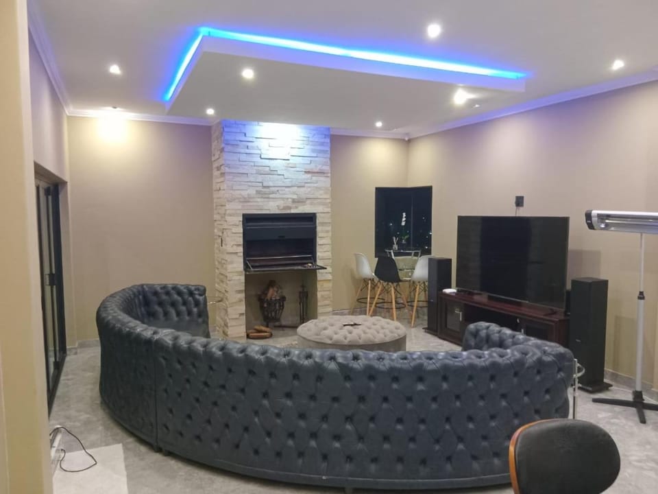 Communal lounge/ TV room, TV and multimedia, Balcony/Terrace, Living room, Seating area, Evening entertainment