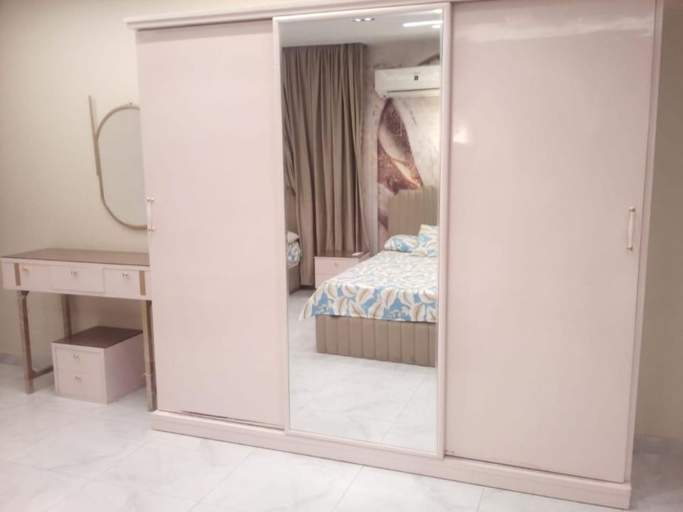 MK-d12 شقة سوبر لوكس للسكن العائلي فقط - مكرم عبيد Apartment in Cairo Governorate