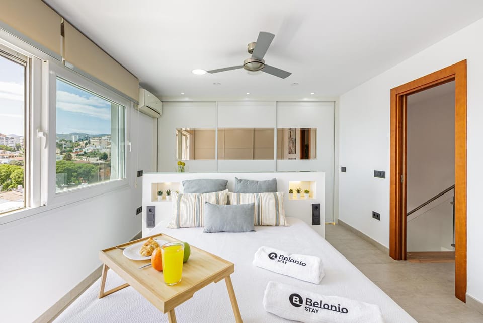 Bed, Seating area, Bedroom, City view, Sea view, air conditioner