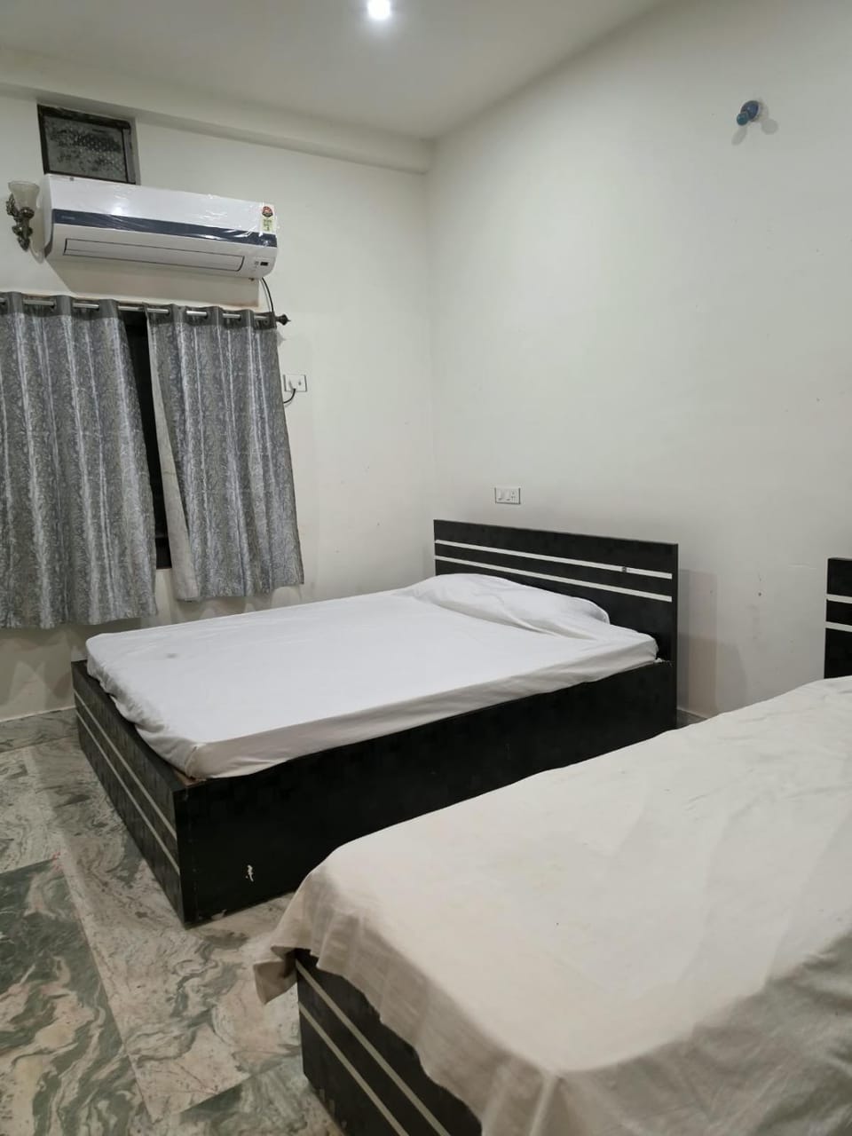 Bed, Photo of the whole room, Bedroom, air conditioner