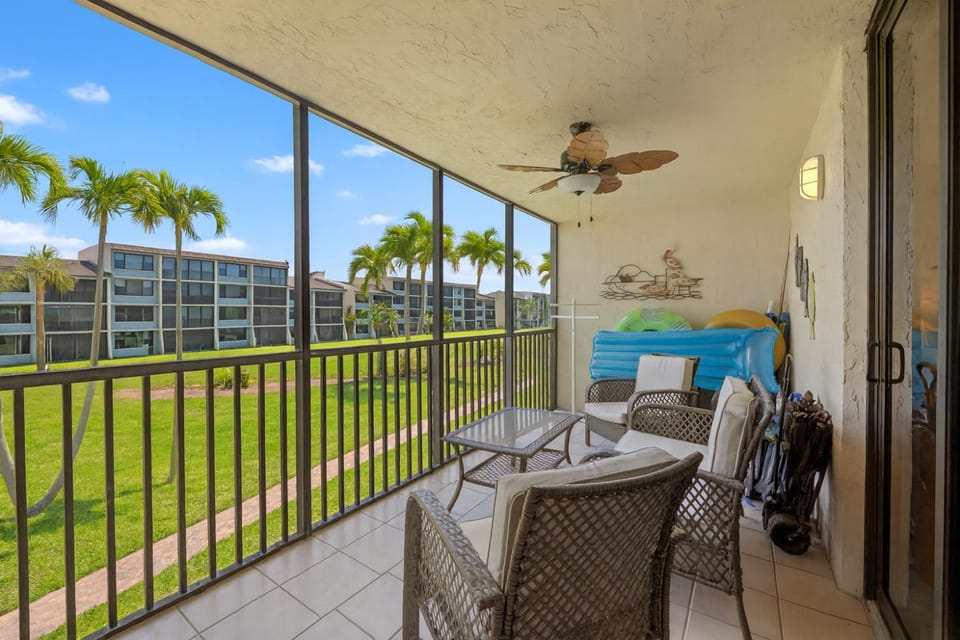 332 Steps to the beach 3 Bikes & CoolCabana House in Sanibel Island
